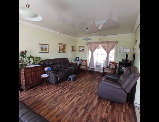 3 BEDROOM HOUSE FOR SALE IN BUYSCELIA